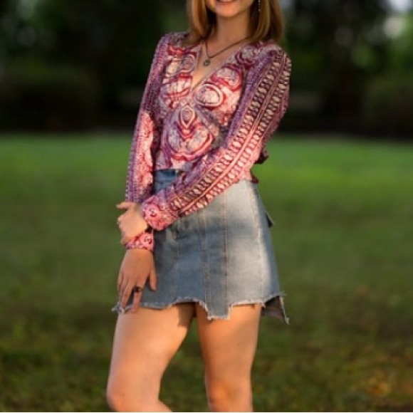 Free People paisley, pink, red & white dressy top, 100% rayon, size extra small - Picture 3 of 5